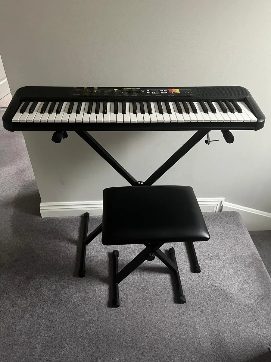 Yamaha Electronic Keyboard with Stand and Seat