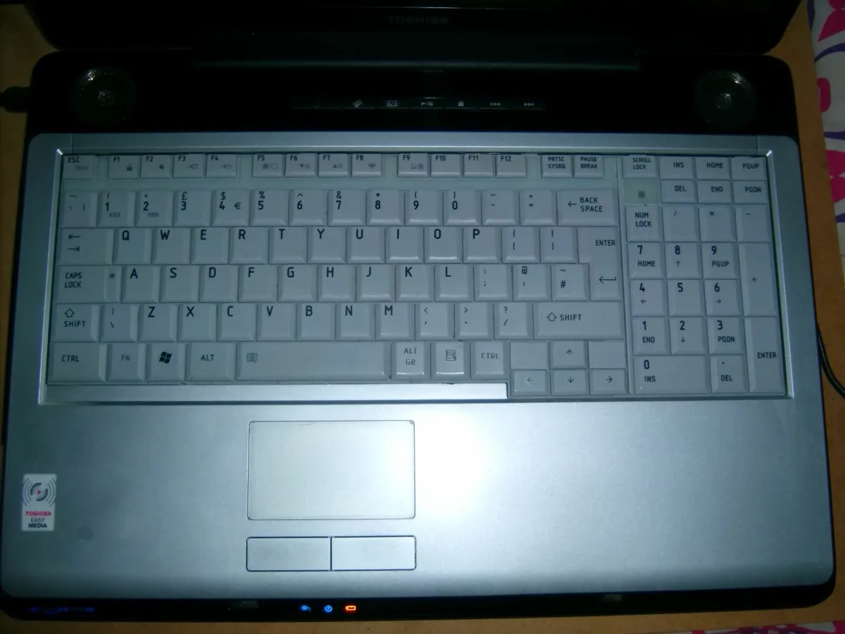 Toshiba laptop - Image 2