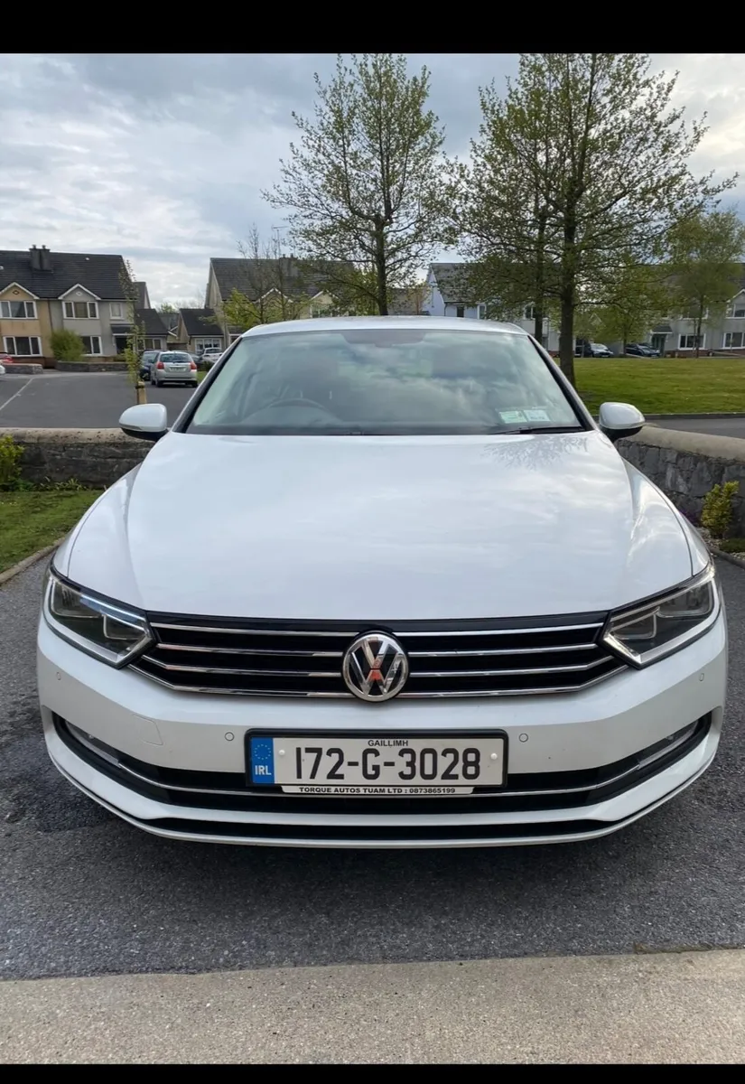 Volkswagen Passat 2017 - Image 2