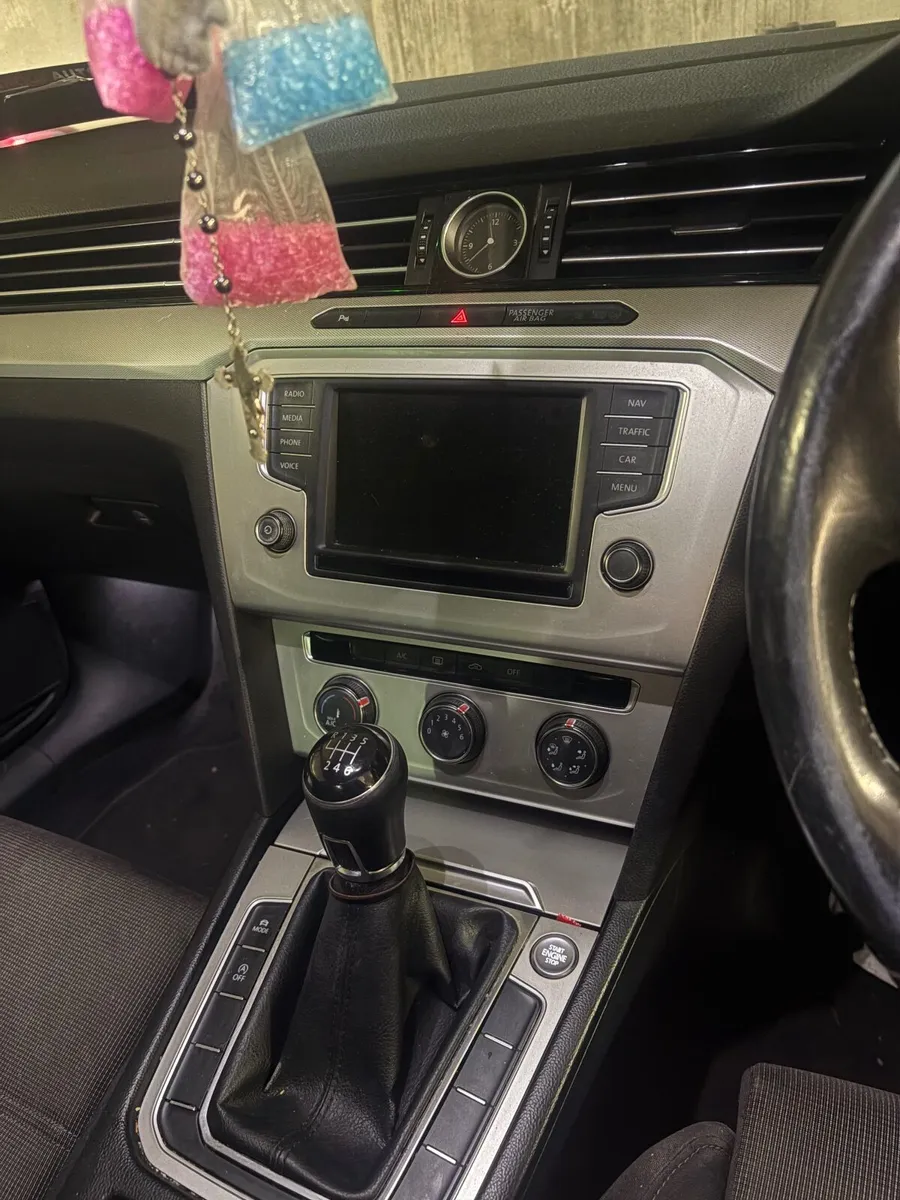 Volkswagen Passat 2017 - Image 3