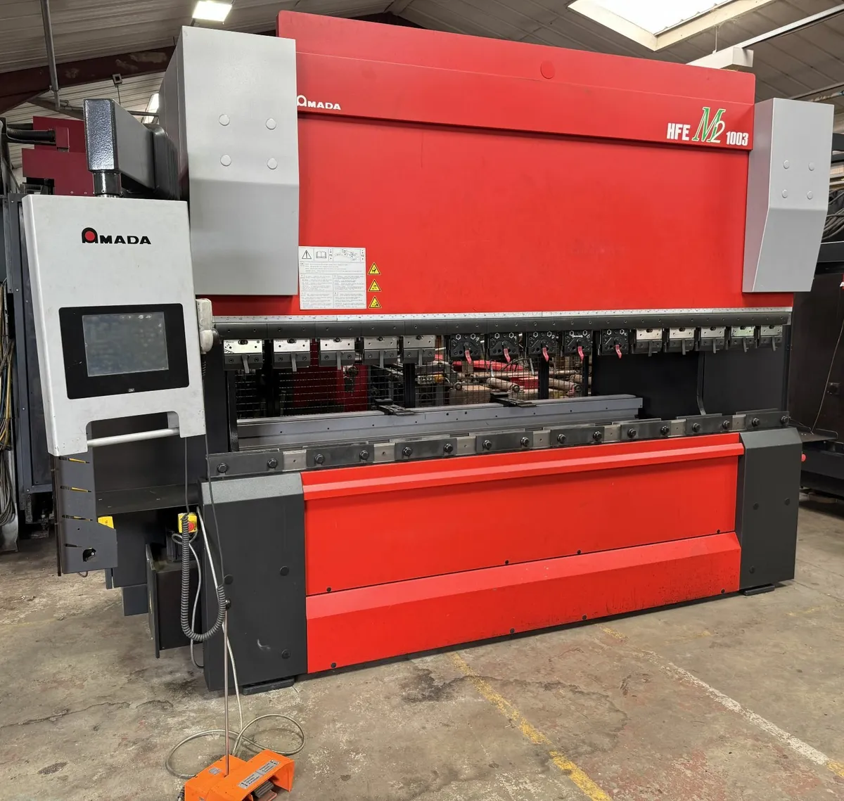 AMADA HFE M2 CNC DOWNSTROKING PRESSBRAKE. - Image 1