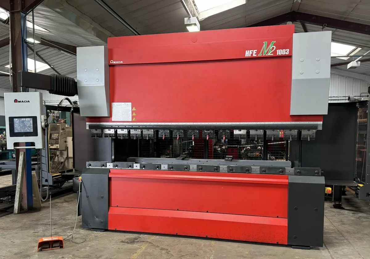AMADA HFE M2 CNC DOWNSTROKING PRESSBRAKE. - Image 2
