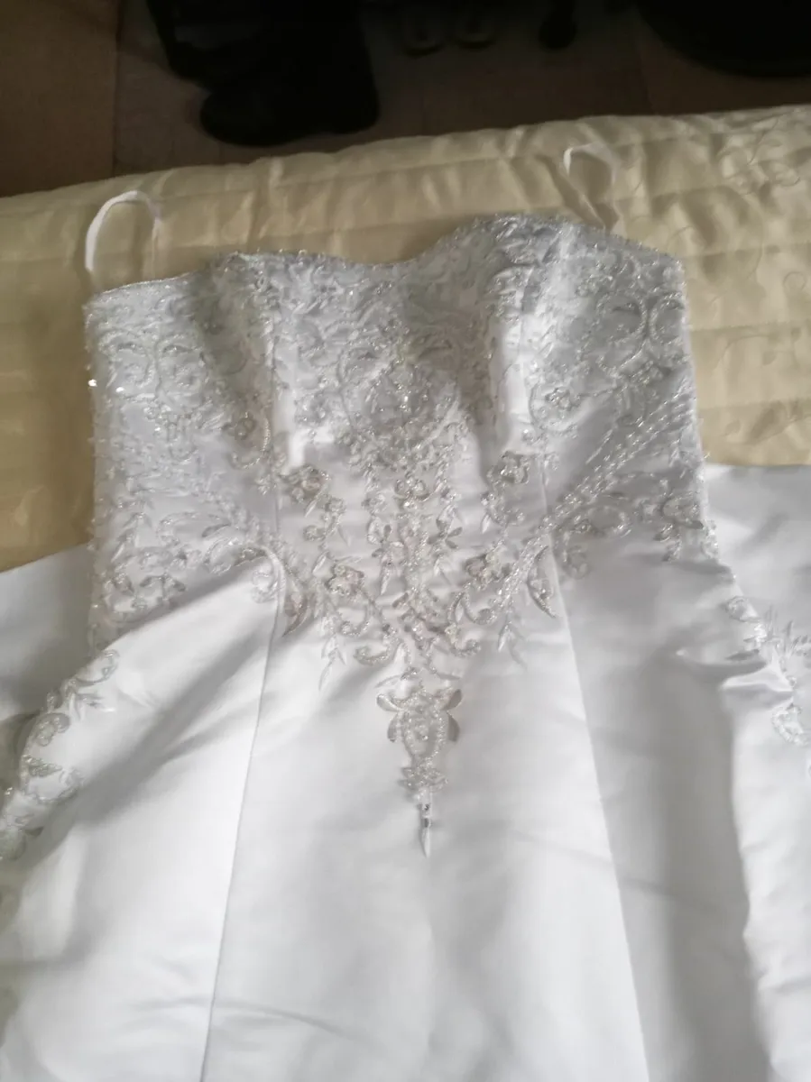 Wedding dress - Image 3