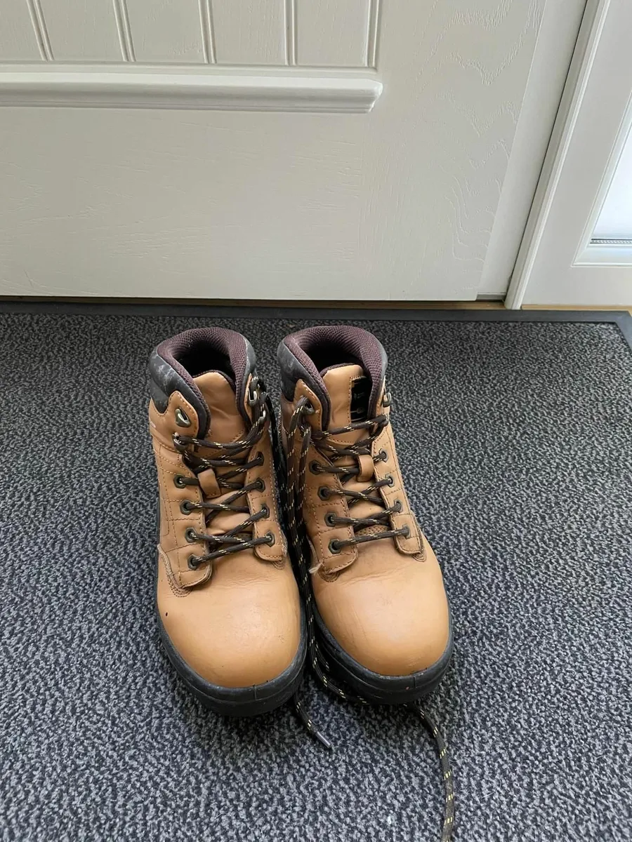 Dunlop Dakota Steel Toe Cap Safety Boots - Image 1