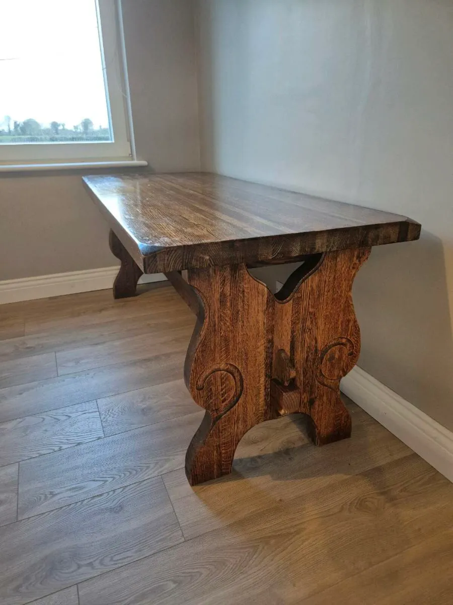 Solid Oak 6 seater table and chairs - Image 1