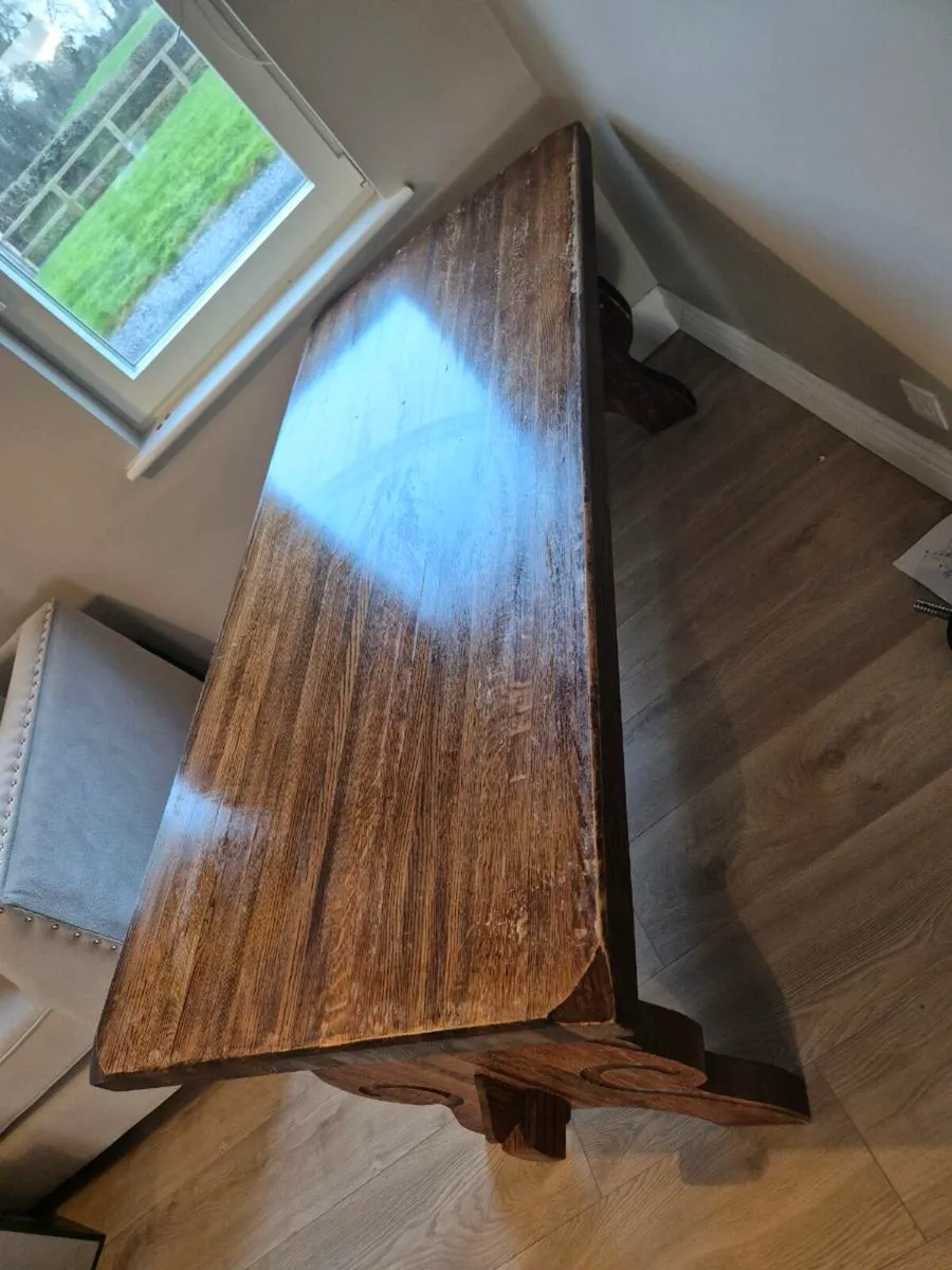 Solid Oak 6 seater table and chairs - Image 3