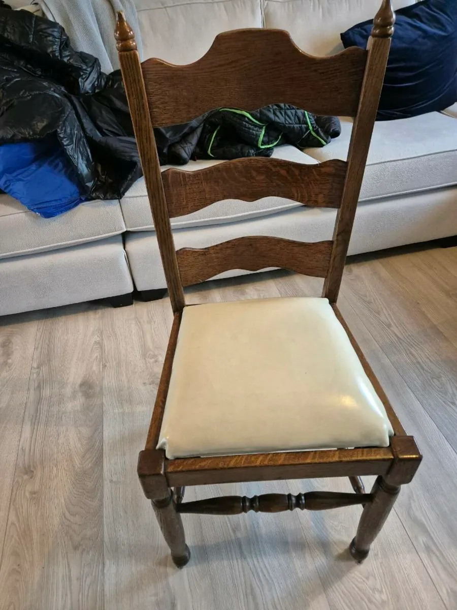 Solid Oak 6 seater table and chairs - Image 4