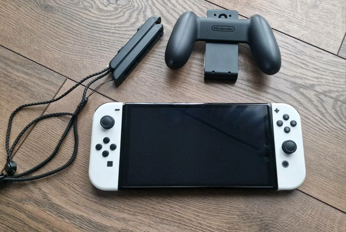 Nintendo Switch Oled - Image 2