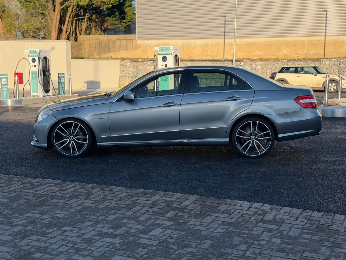 2010 Mercedes Benz E250 Sport - Image 3