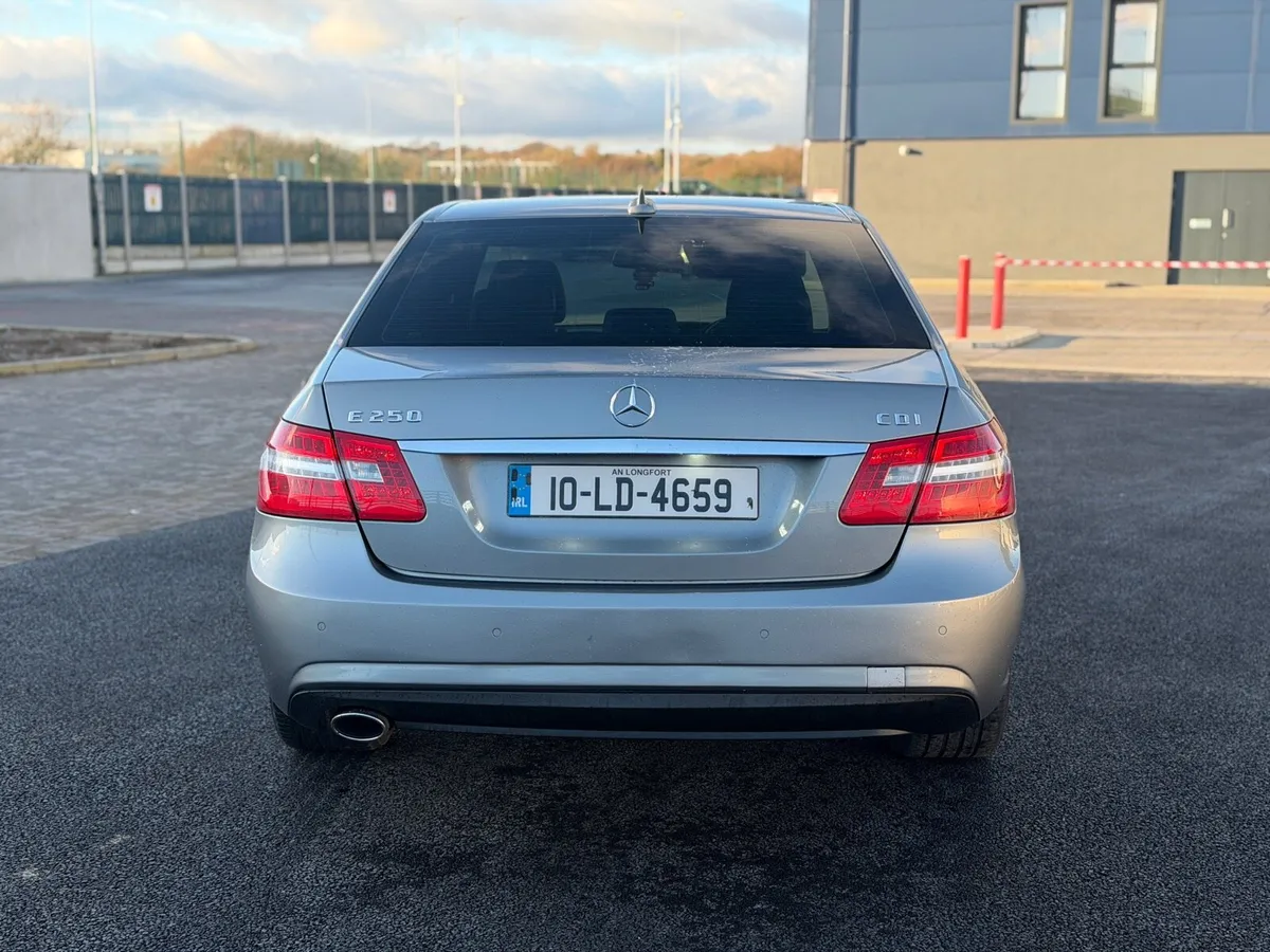 2010 Mercedes Benz E250 Sport - Image 4