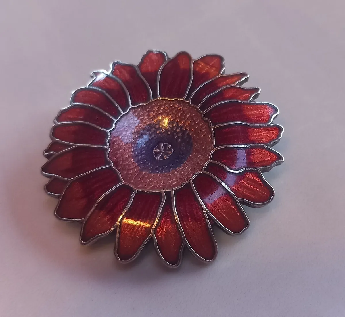 Red sunflower enamel brooch, no damage D18 post 3e - Image 1