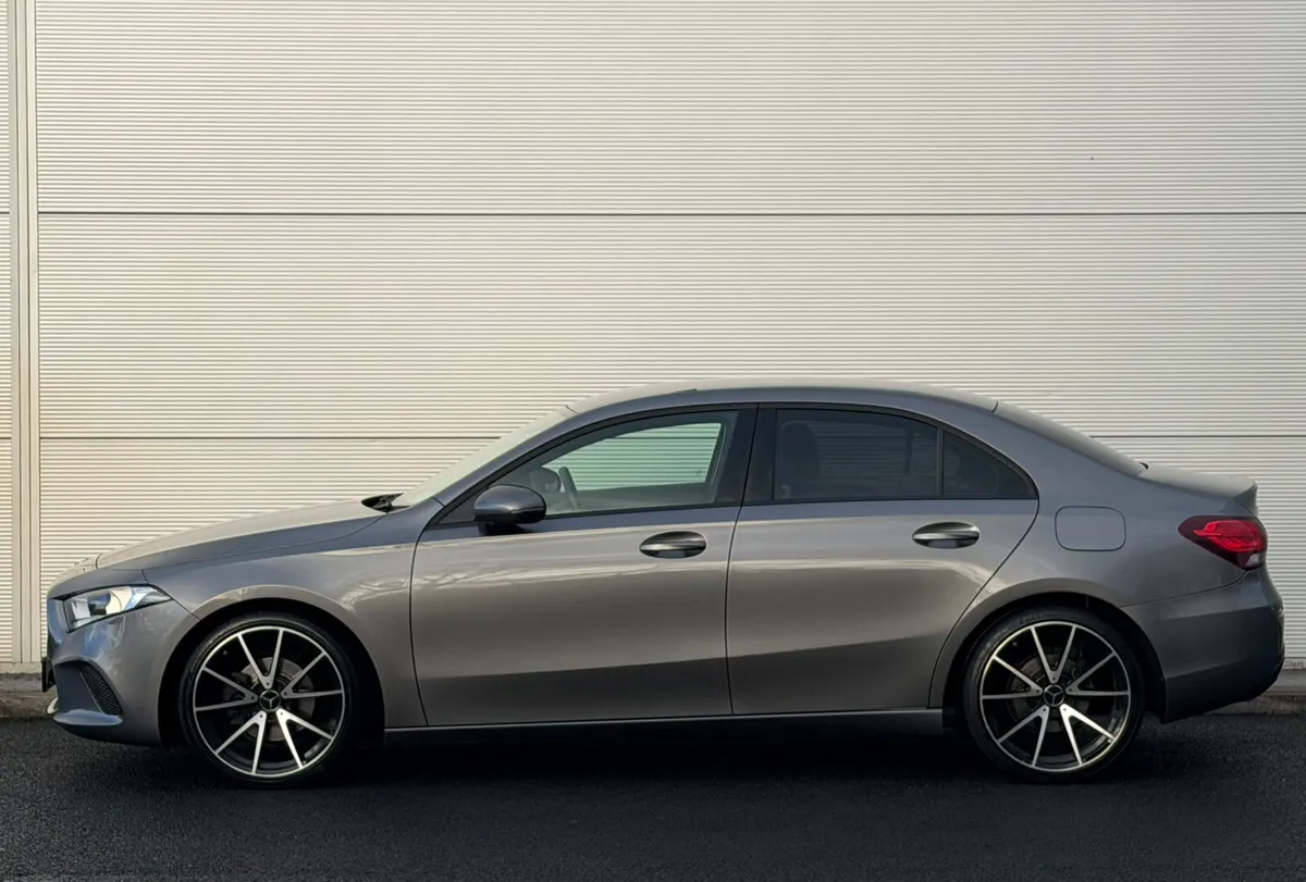 Mercedes-Benz A180d Auto Night Edition - Image 4
