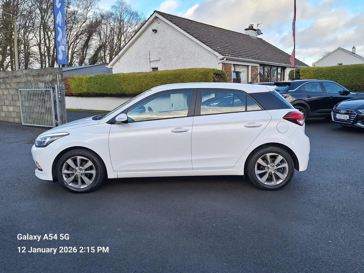 Hyundai i20 1.2 Petrol Deluxe *High Spec - Image 4