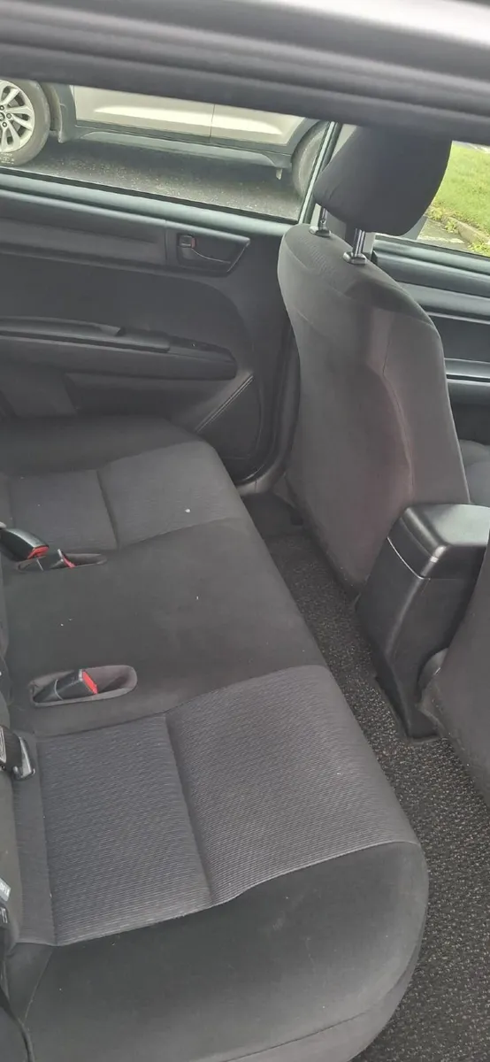 Toyota Corolla 2017 - Image 2