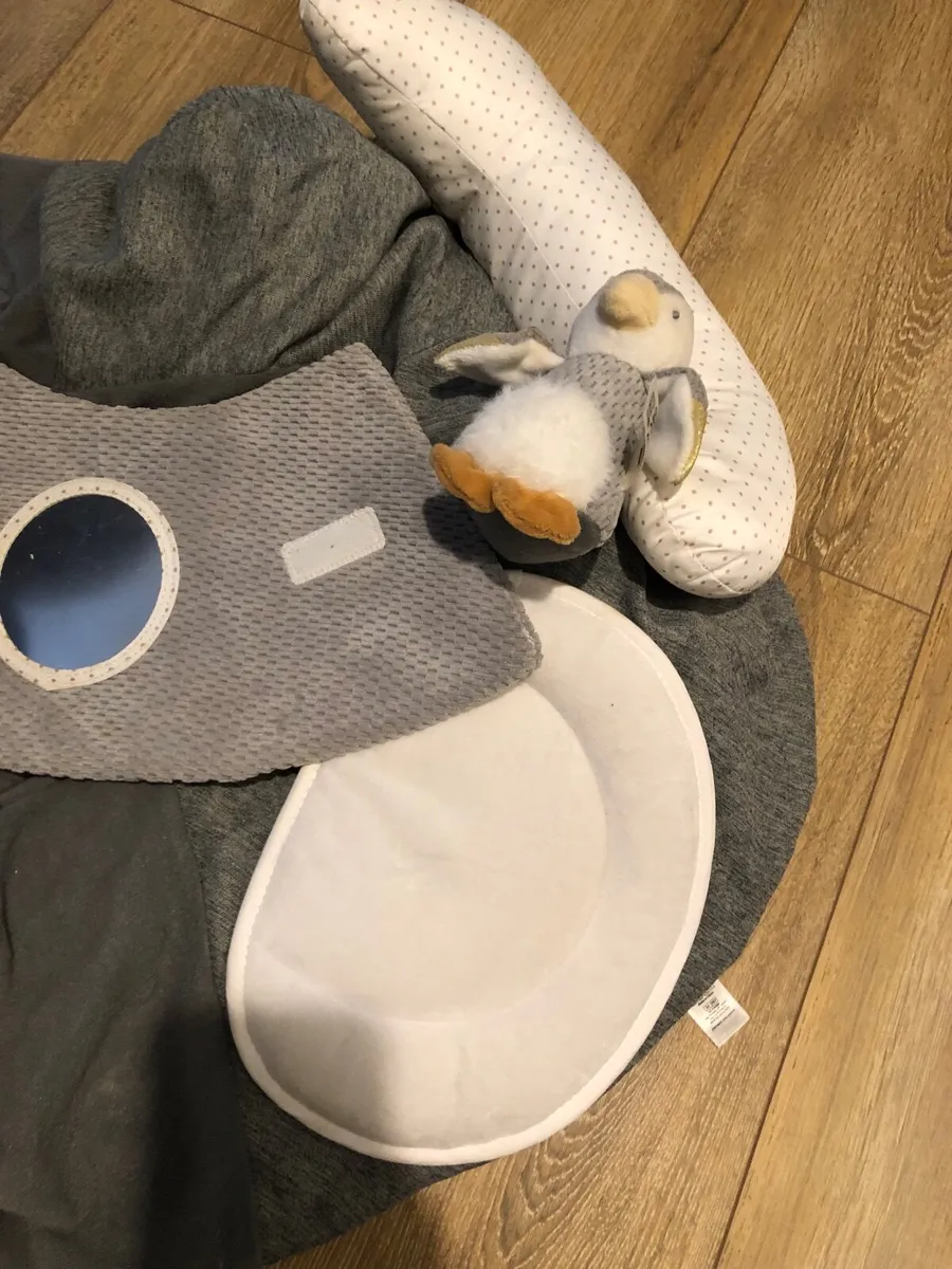 Sit & Play Baby Floor Seat - Image 2