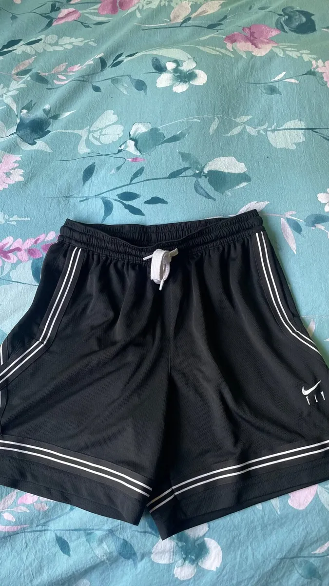 Nike shorts large - Image 1