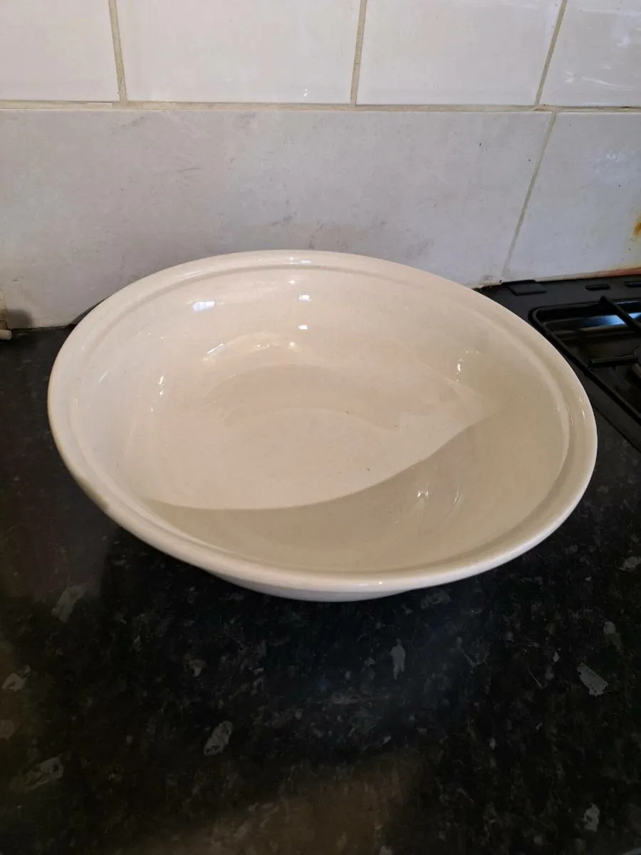 Large ceramic basin - Image 1