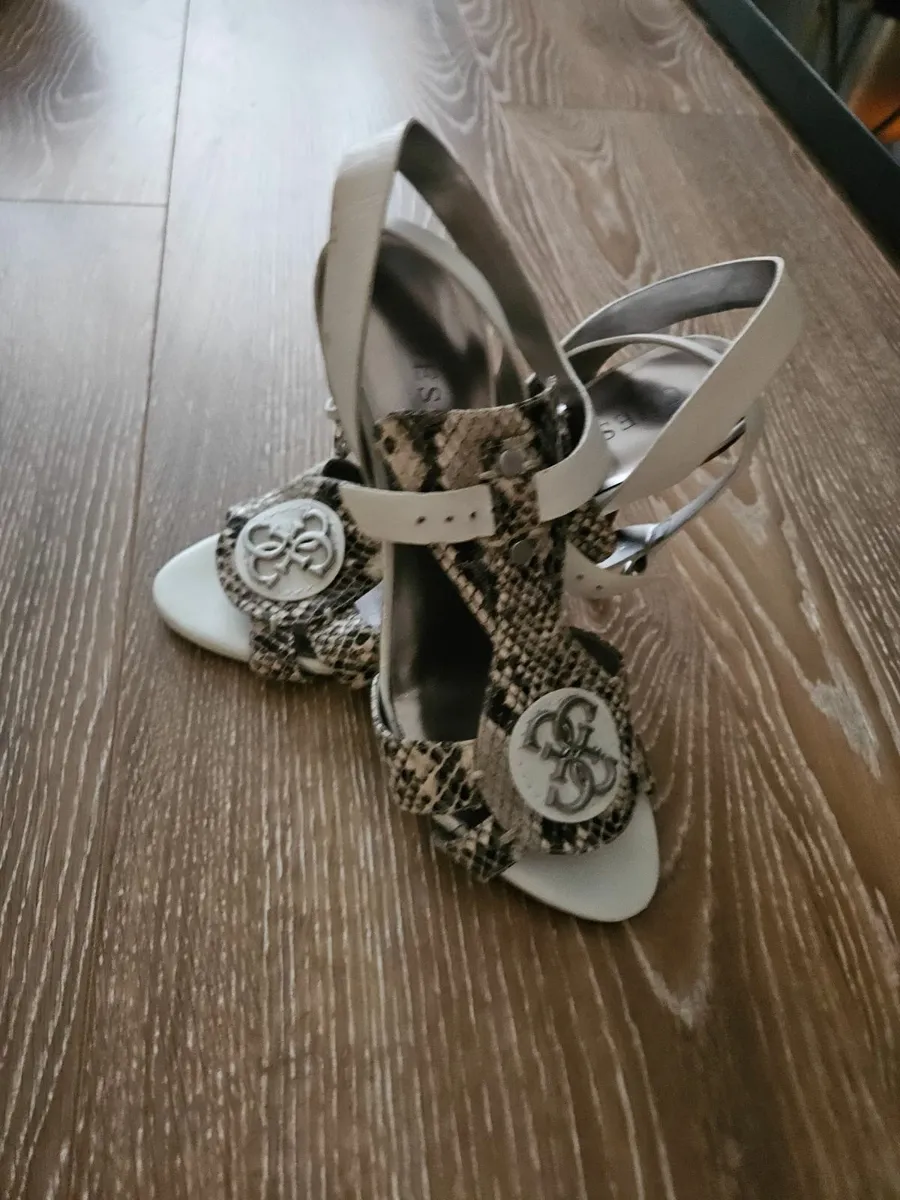 Guess heel - Image 3