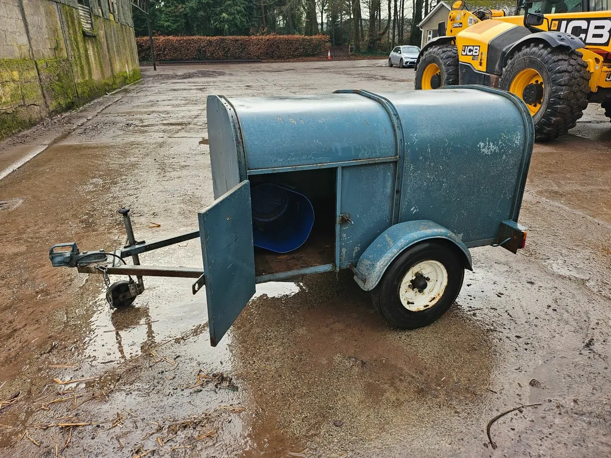 Dog box - Image 1