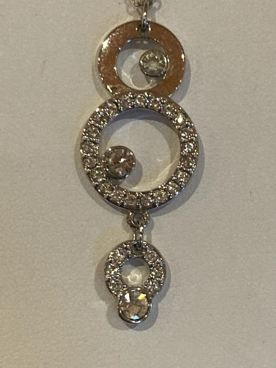 Crystal pendant with silver chain - Image 3