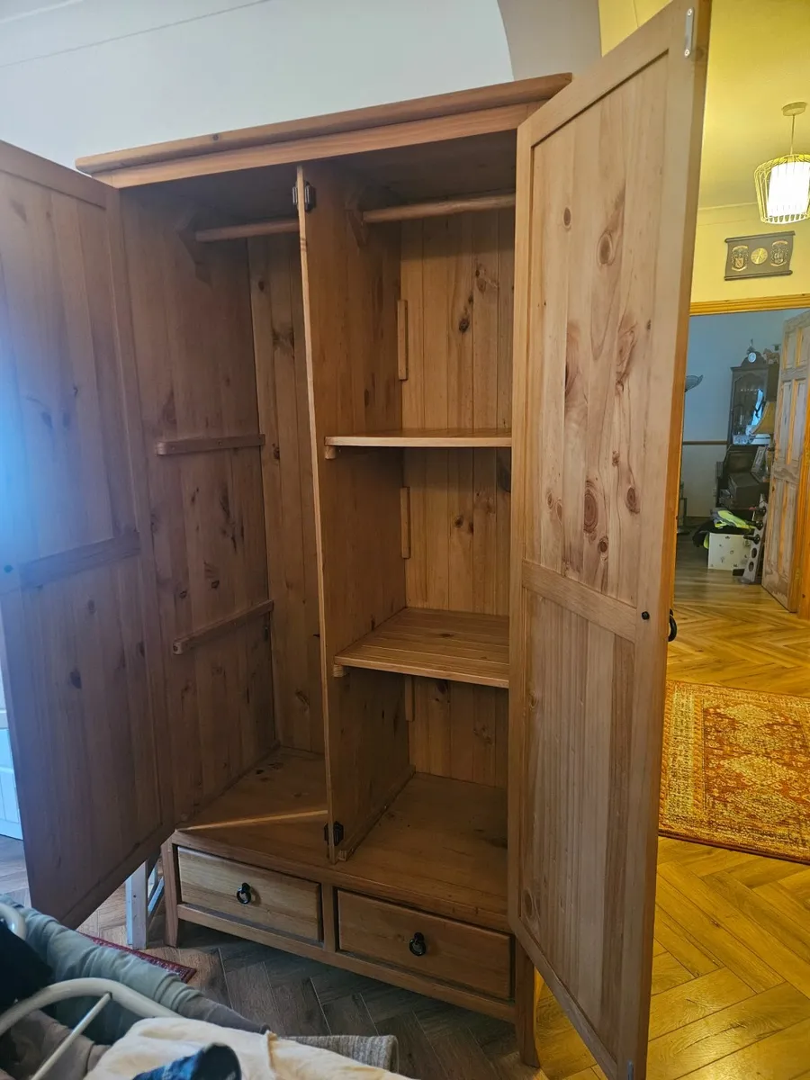 Bedroom furniture - Image 2