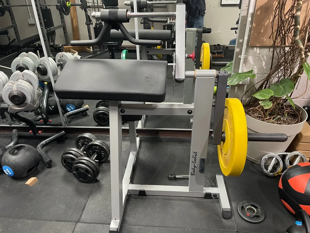 Body Solid tricep/bicep machine - Image 1