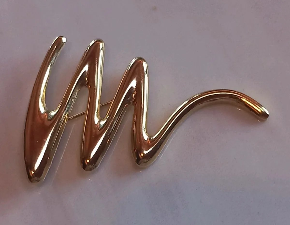Gold tone squiggle brooch in style of Tiffany, D18 - Image 1