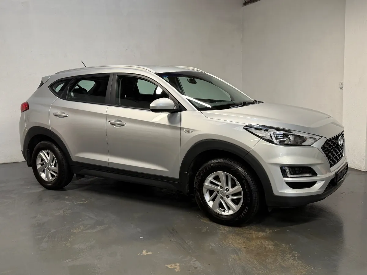 192 Hyundai Tucson SE COMFORT 1.6 PETROL - LOW KMS - Image 3