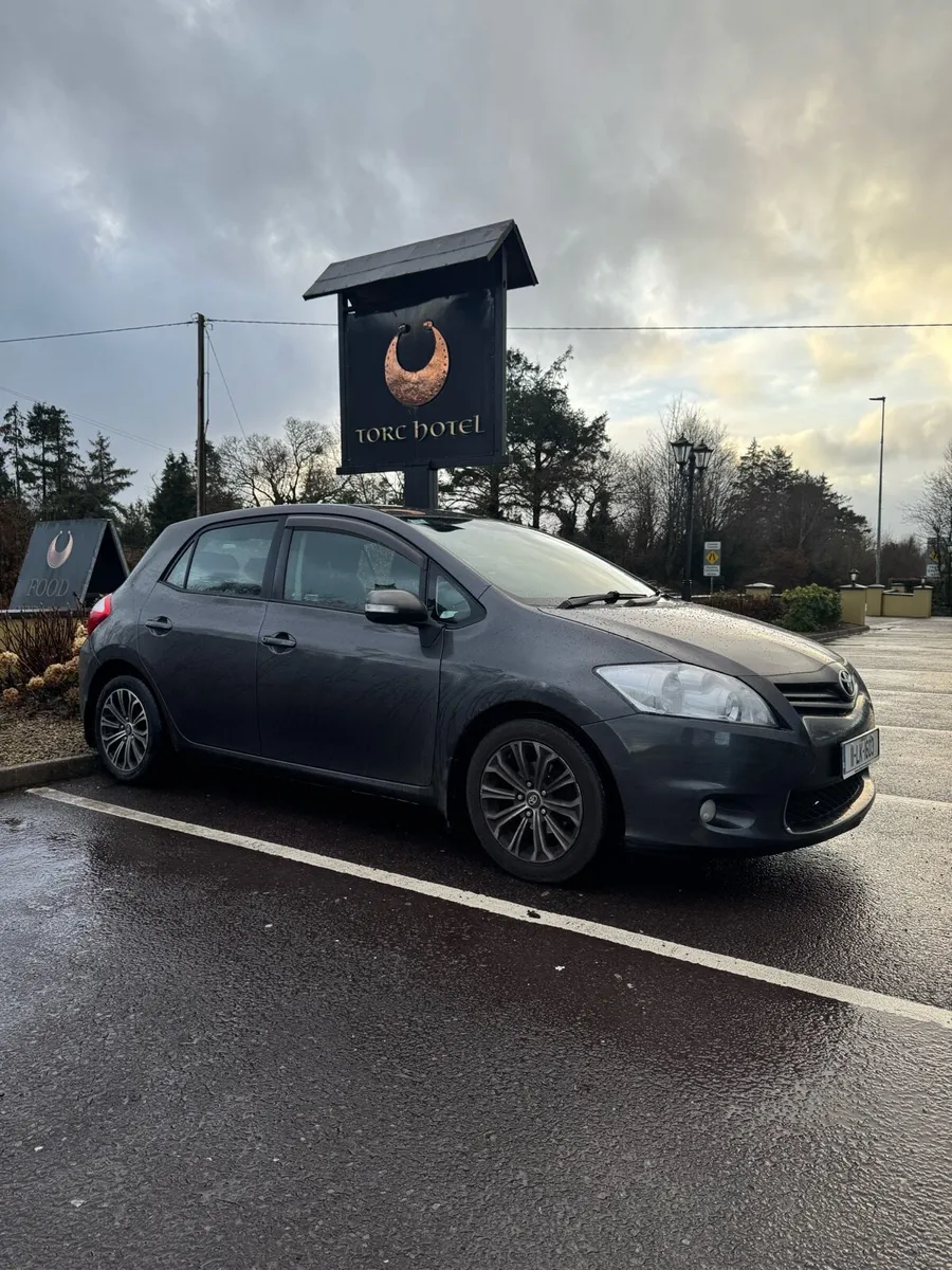Toyota Auris 2011 - Image 1