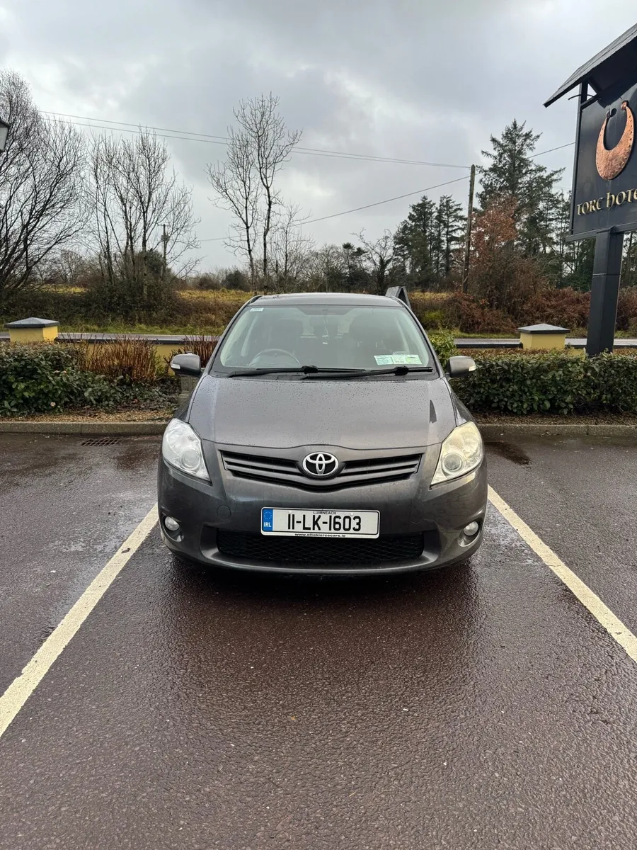 Toyota Auris 2011 - Image 2