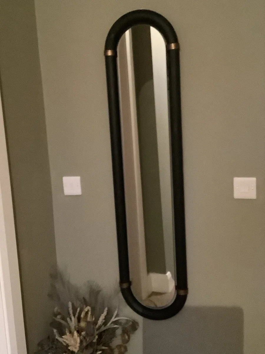 Black mirror - Image 2