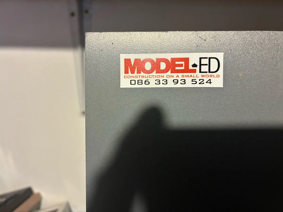 1:50 scale truck garage / workshop - Image 4