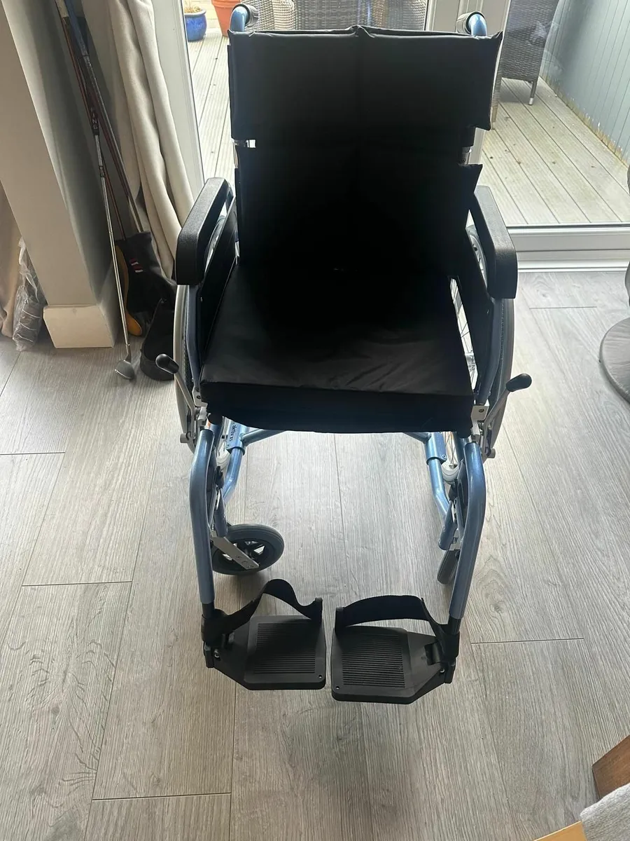 Aktiv X5  Lightweight Wheelchair - Image 3
