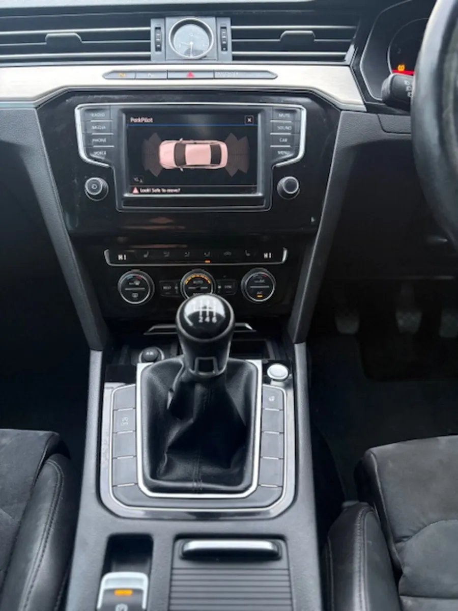 Volkswagen Passat 2017 - Image 4