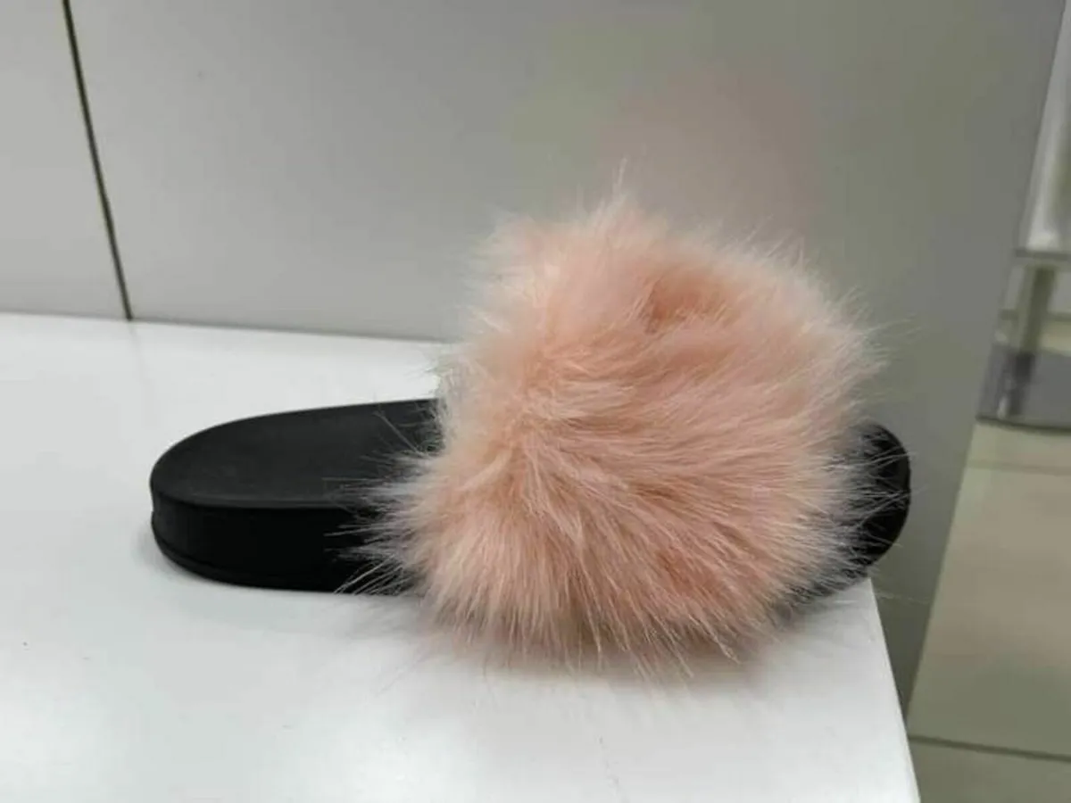Fluffy fur slippers sizes 37-41 sizes 4-8 - Image 1