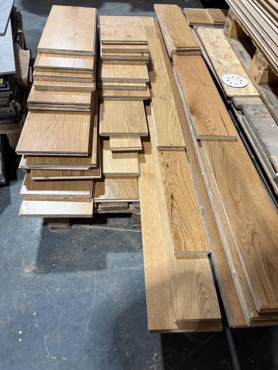 Oak floor - 5 sq yards left over - Image 2