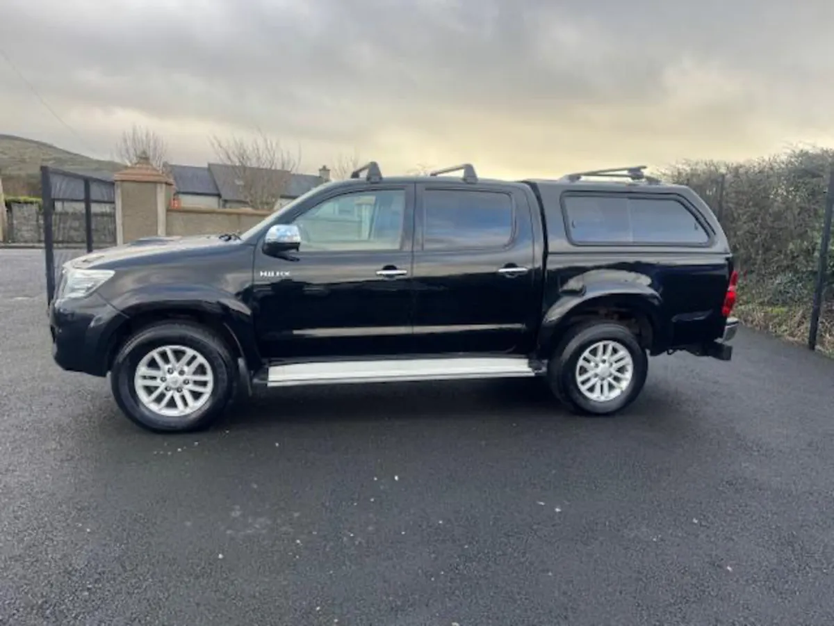 Toyota Hilux D/Cab - NO VAT - Image 4
