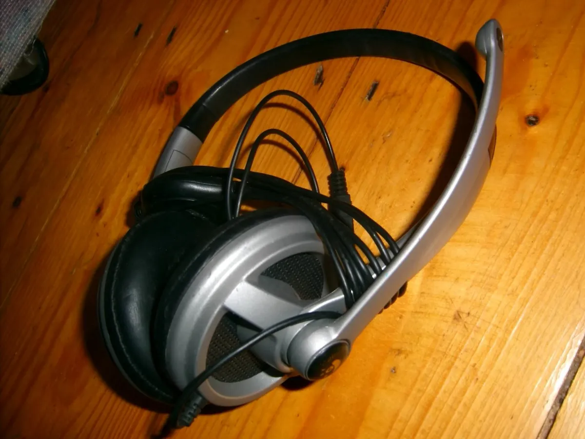 headphones - Image 3