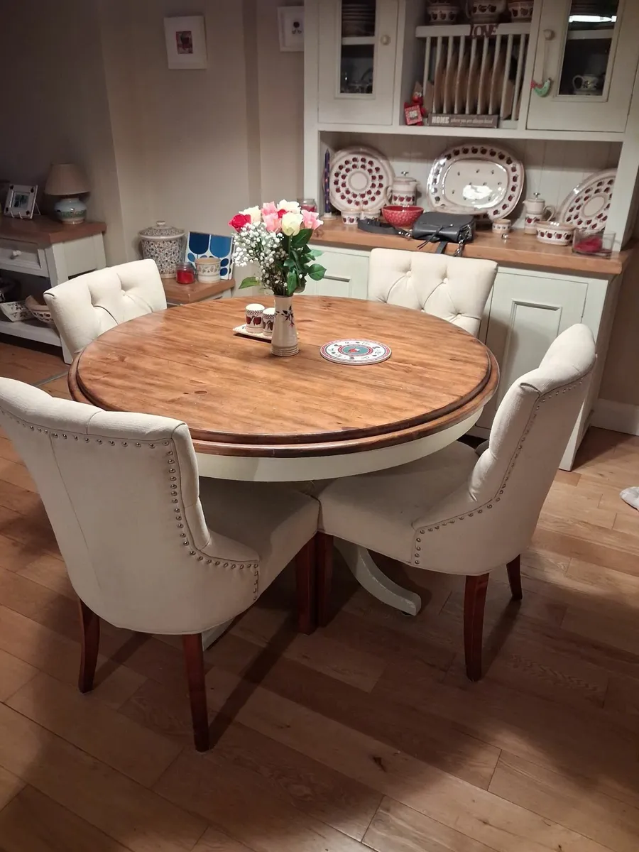 Round Table & Chairs - Image 1