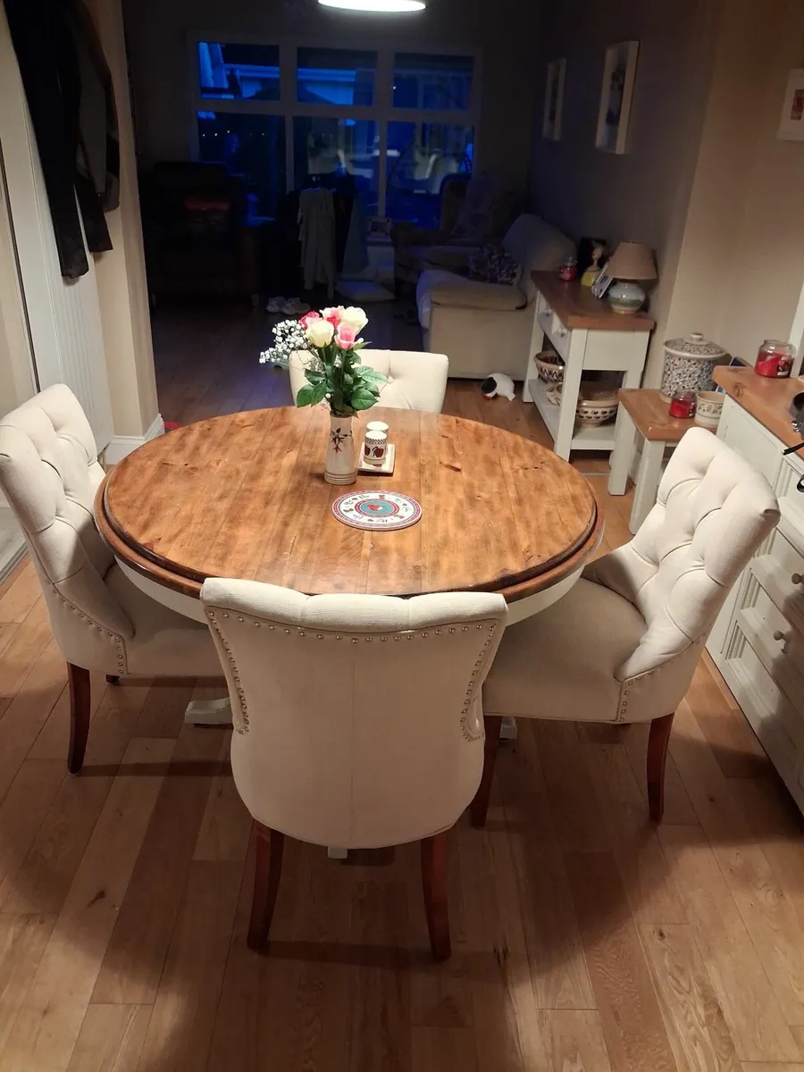 Round Table & Chairs - Image 3