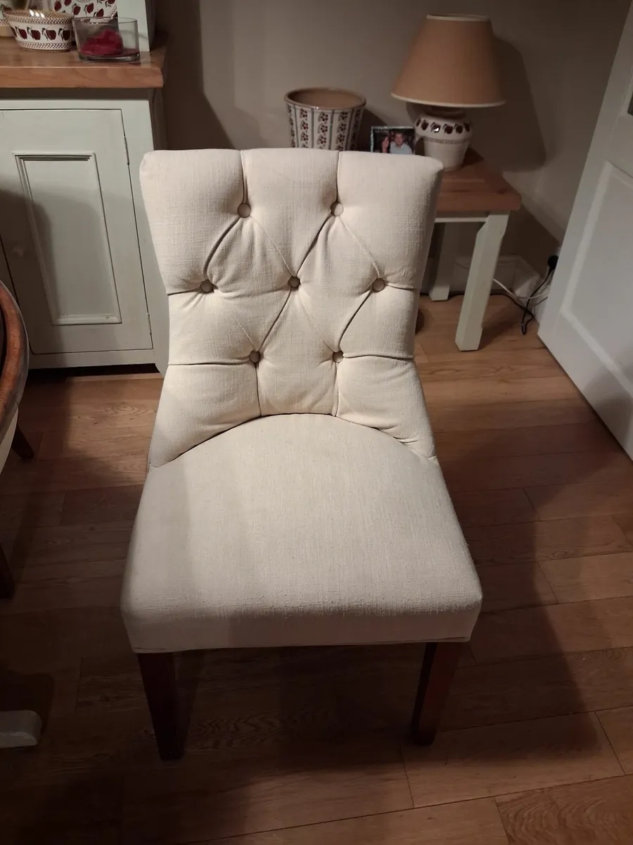 Round Table & Chairs - Image 4