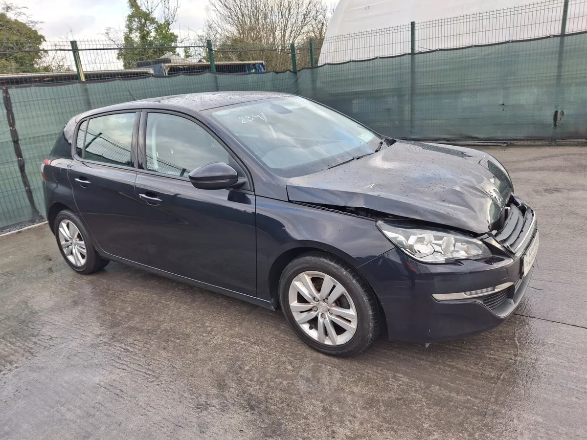 2017 Peugeot 308  Light Damage - Image 1
