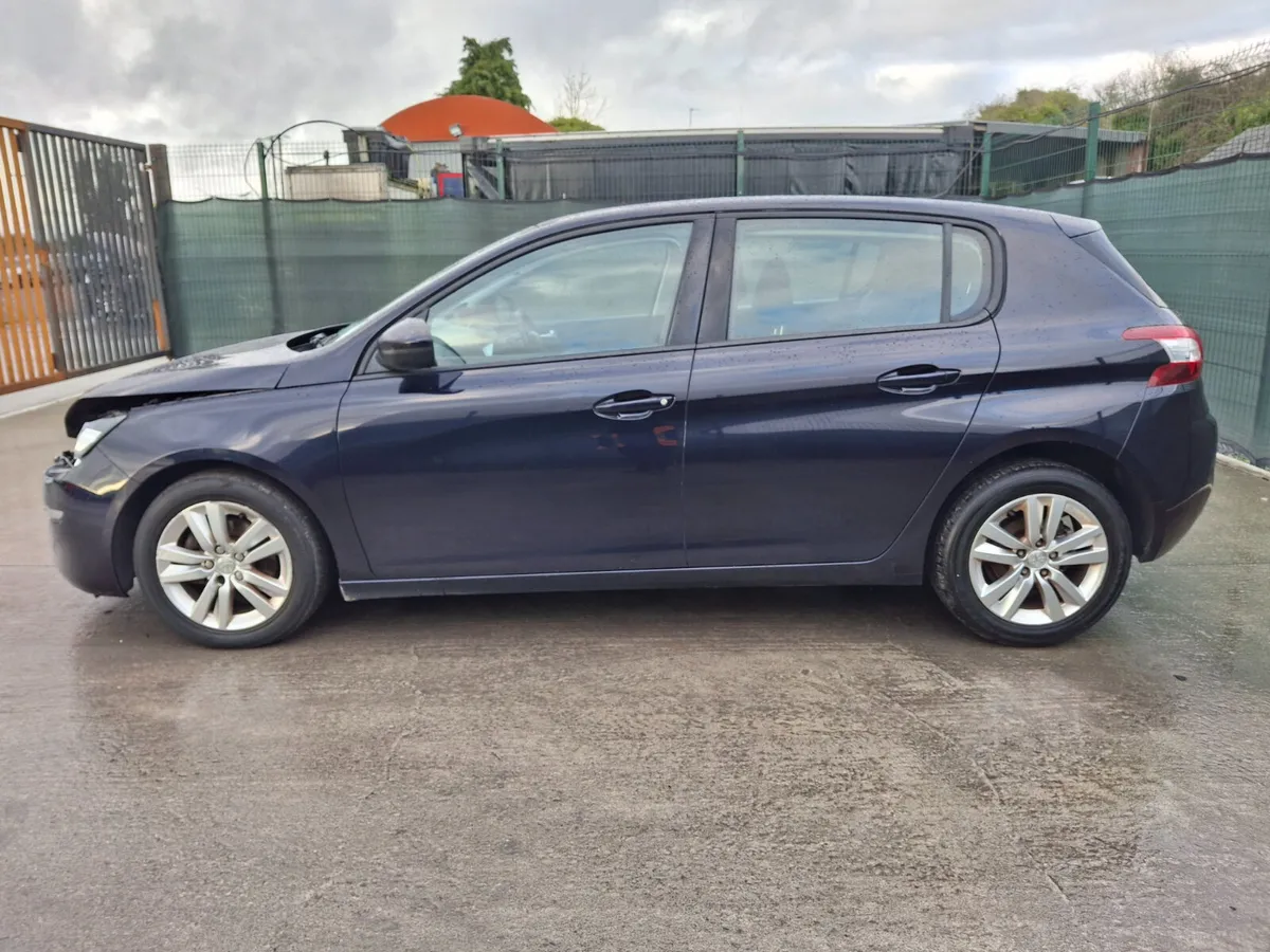 2017 Peugeot 308  Light Damage - Image 4