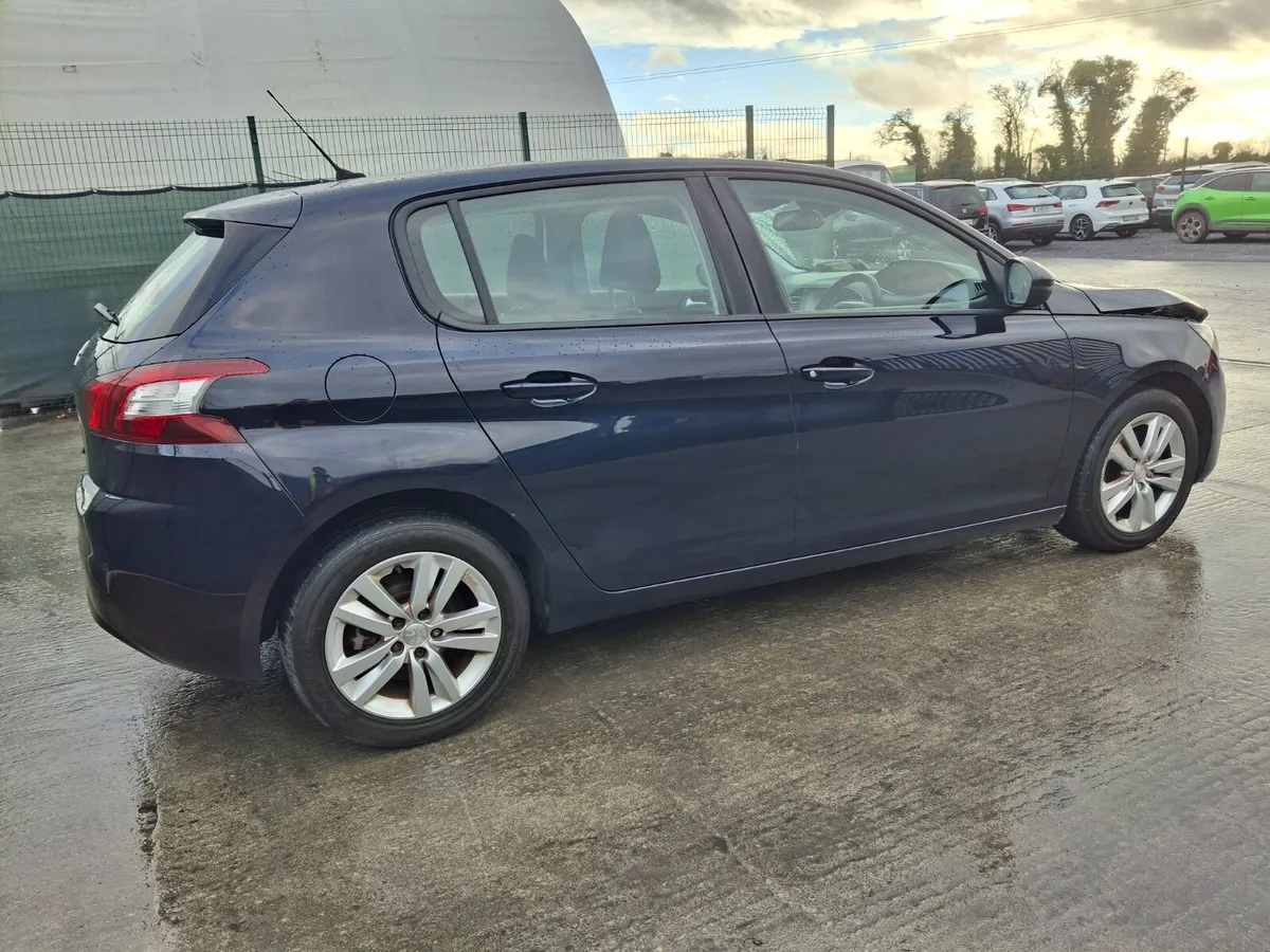 2017 Peugeot 308  Light Damage - Image 3