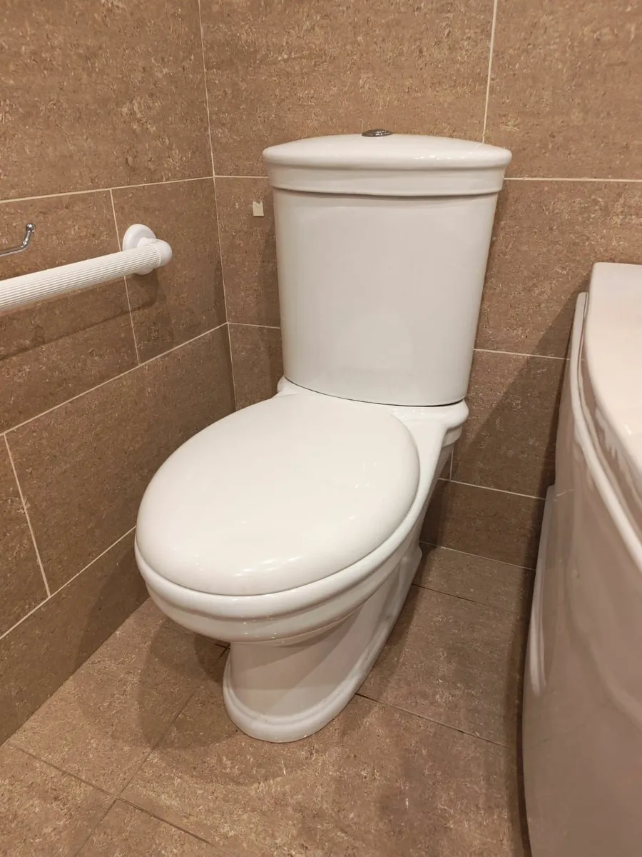 Bathroom Items - Image 3