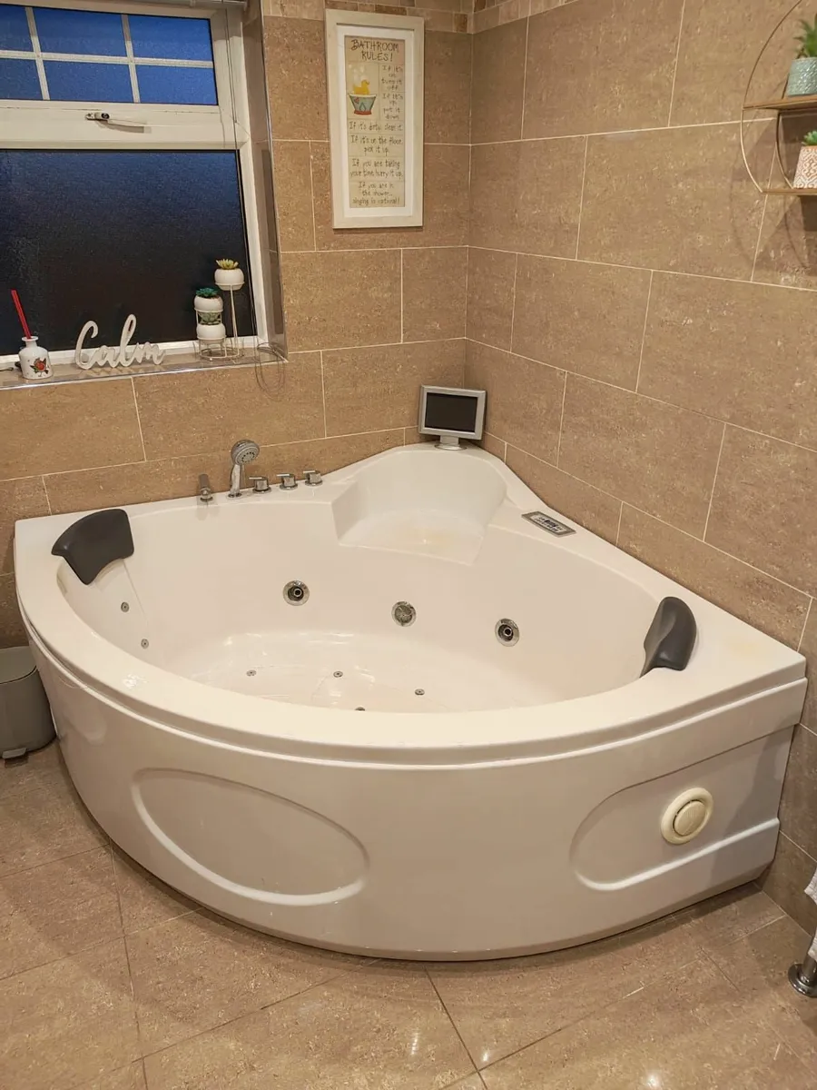 Bathroom Items - Image 4