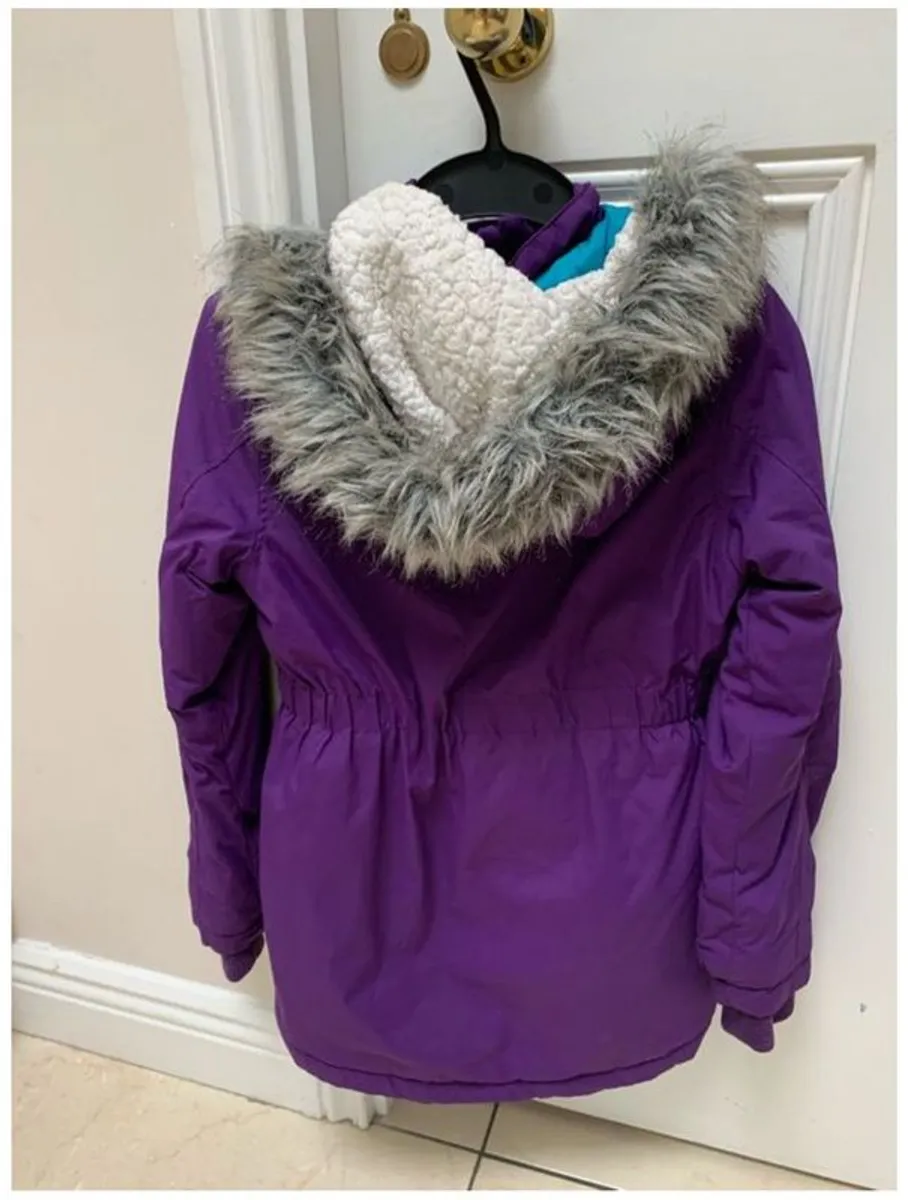 Girls Winter Coat: 7-9yrs - Price Reduced As Zip Needs To Be Replaced - Image 3