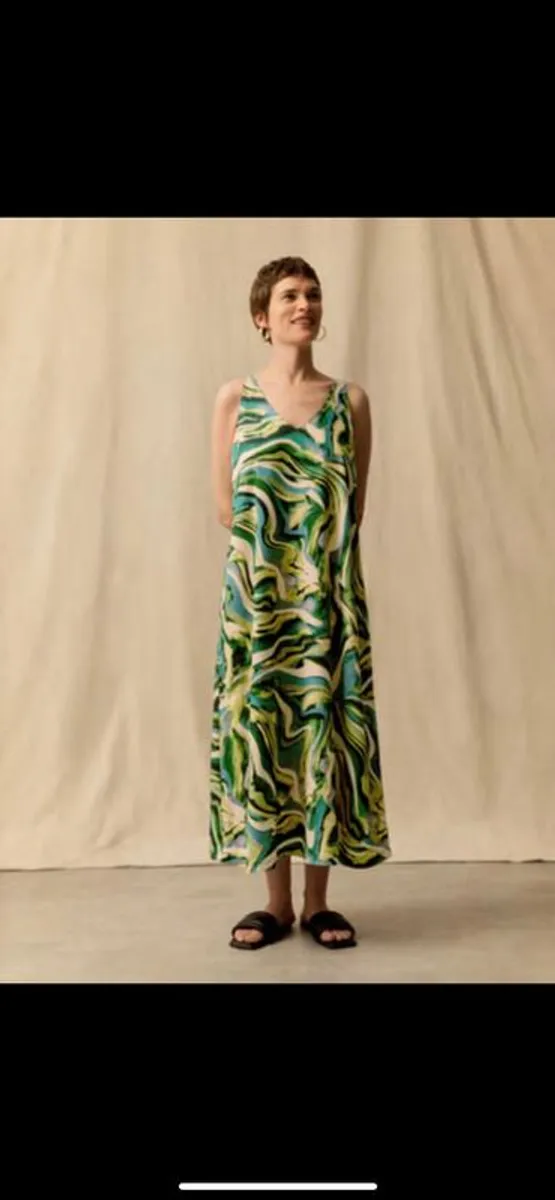 BRAND NEW Ladies Dress: Size 8 & 10 - Image 1