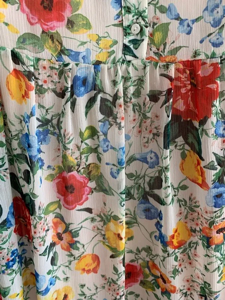 Beautiful Ladies Floral Dress: Size XS (suit 6-10) - Image 3