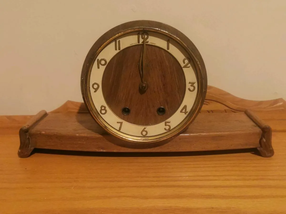 Vintage mantlepiece clock - Image 1